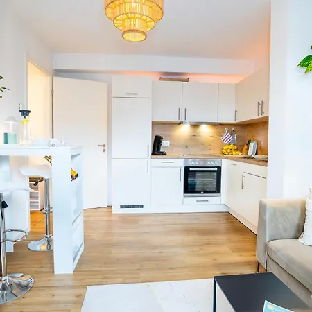 Foerdeterrasse Nahe Kiellinie Kilonia